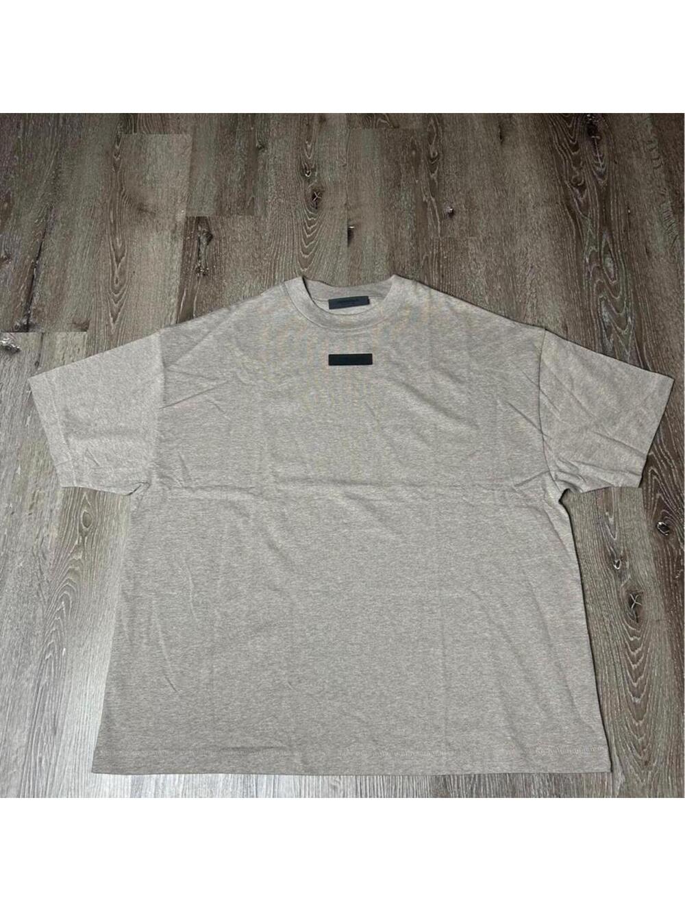 Fear of God Men's Grey and Cream Tshirt